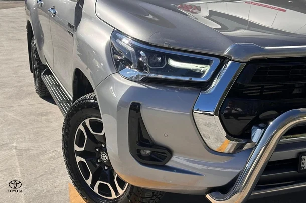 2021 Toyota HiLux 4x4 SR5 image 3