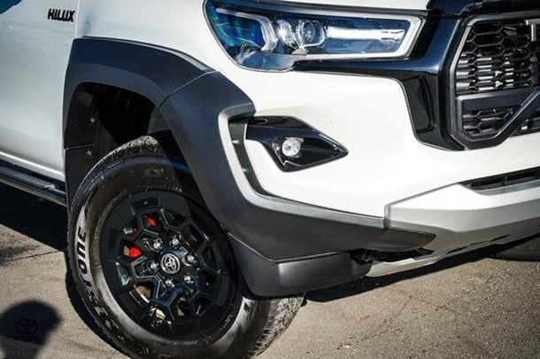 2024 Toyota Hilux 4x4 GR-S image 2