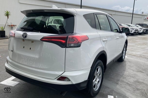 2016 Toyota RAV4 GX-2WD image 9