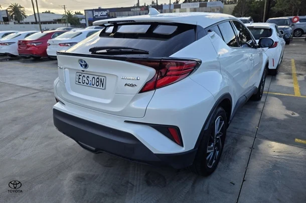2019 Toyota C-HR Hybrid Koba 2WD image 3