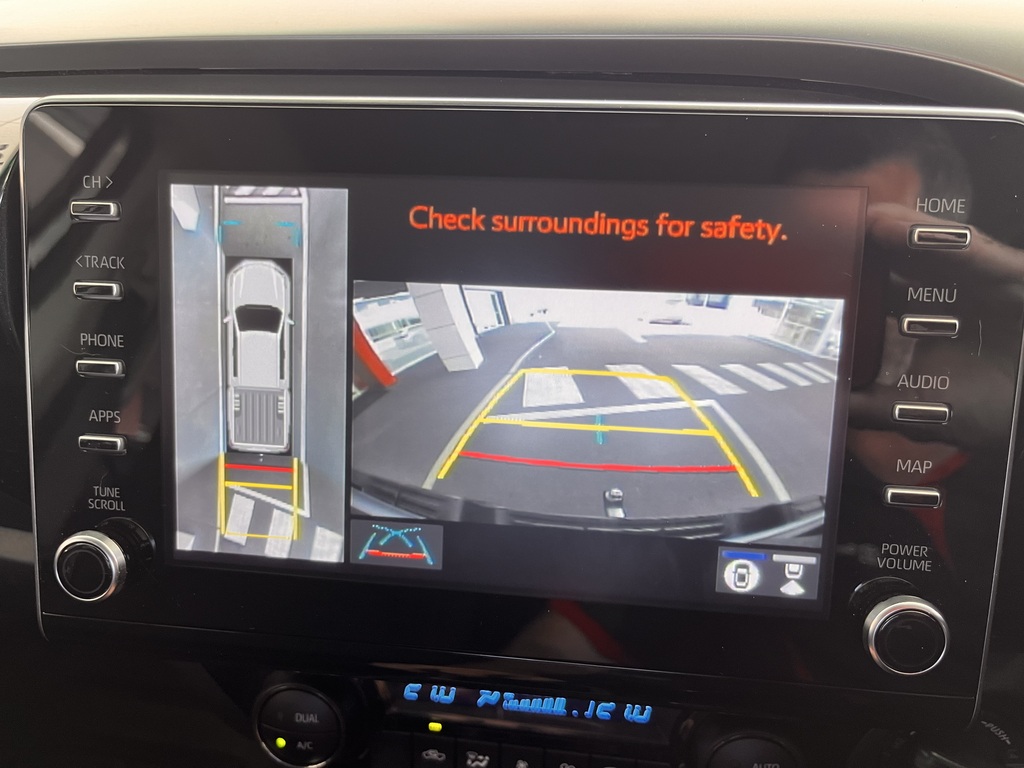 2024 Toyota Hilux SR5 image 16