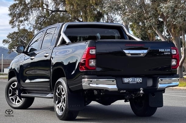 2021 Toyota HILUX SR5 image 2