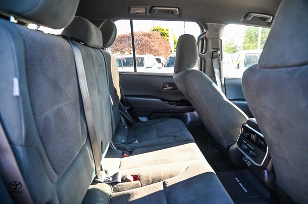 2023 Toyota Landcruiser GXL image 8