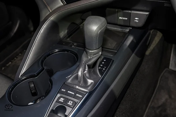 2020 Toyota CAMRY HYBRID Ascent image 16
