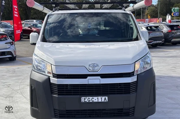 2019 Toyota HiAce LWB image 4