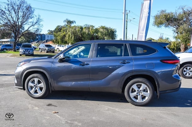 2023 Toyota Kluger Hybrid GX image 4