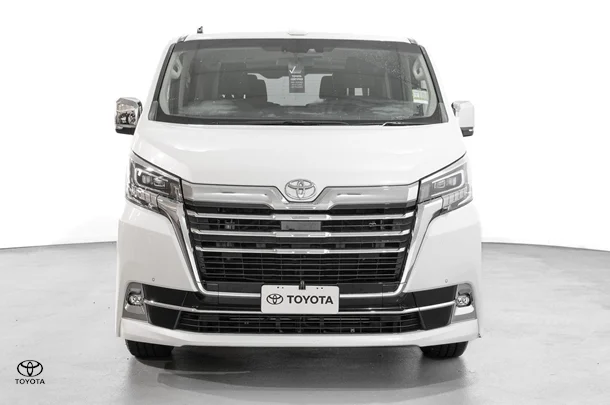 2022 Toyota Granvia Standard image 2