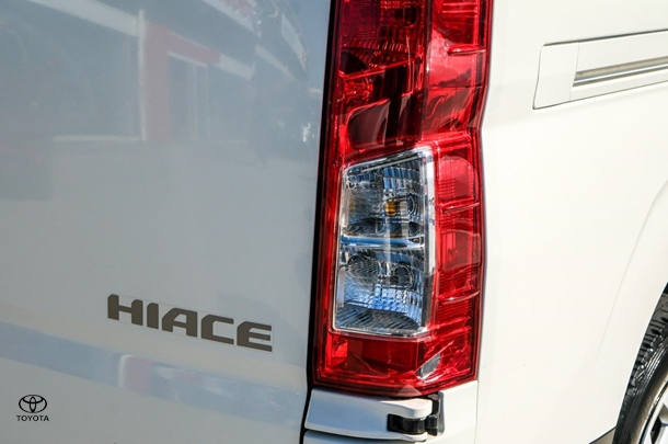 2022 Toyota HIACE LWB image 19