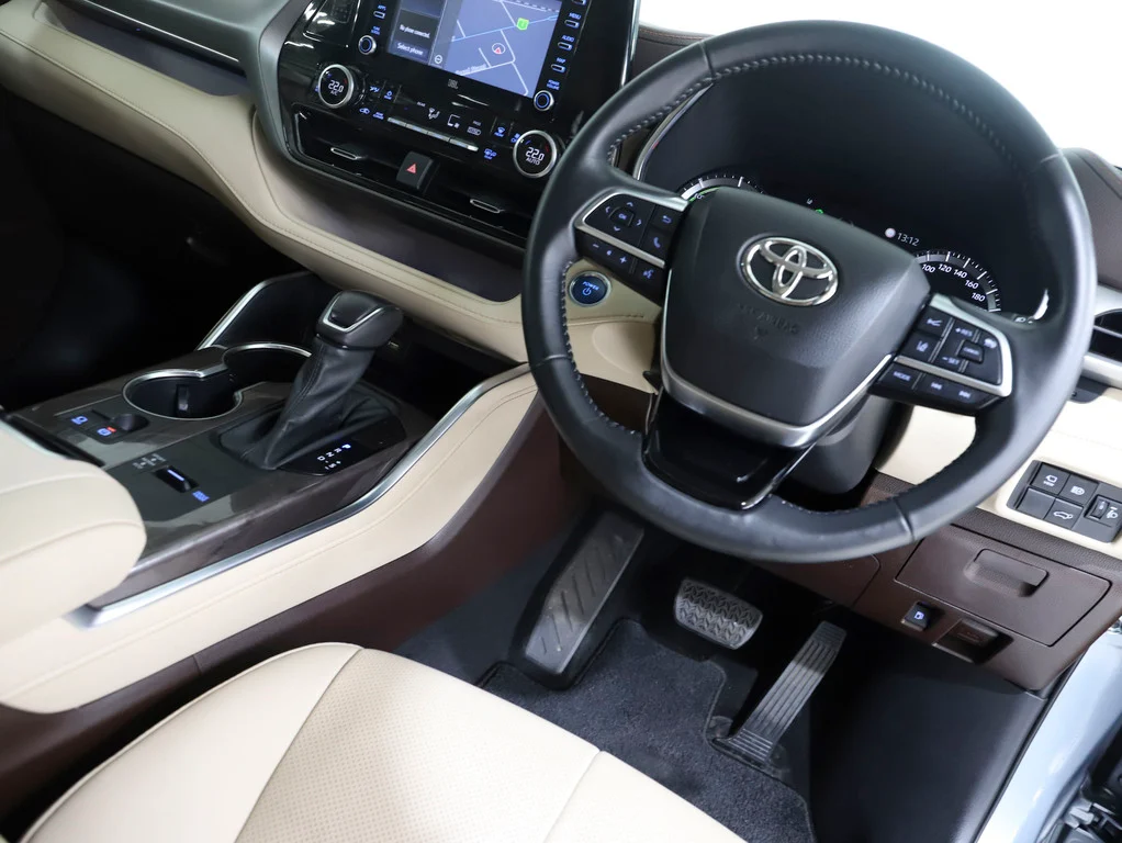 2021 Toyota Kluger Hybrid AWD GRANDE image 21