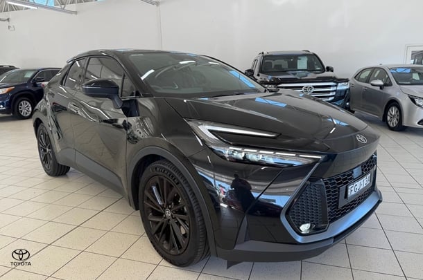2023 Toyota C-HR Hybrid GR-S image 8