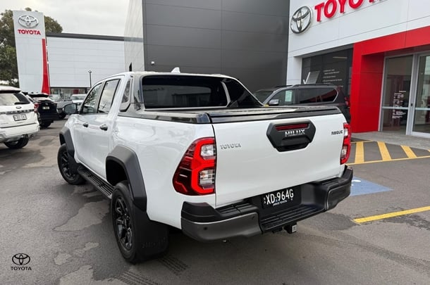 2024 Toyota Hilux 4x4 Rogue image 3