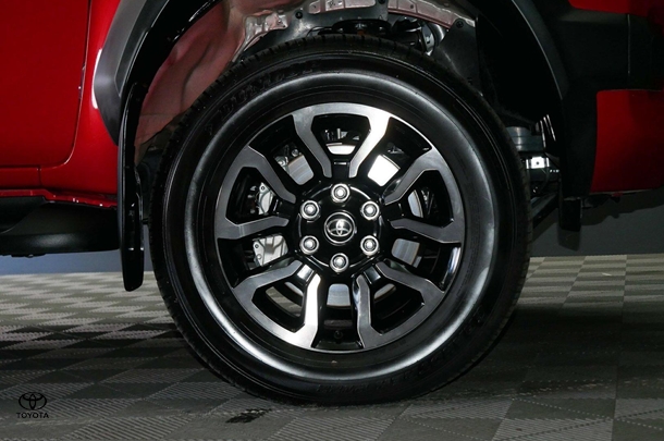 2024 Toyota Hilux 4x4 Rogue image 7