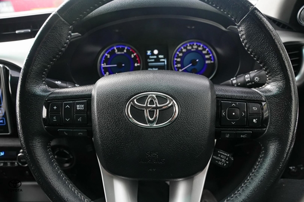 2019 Toyota HILUX SR5 image 17