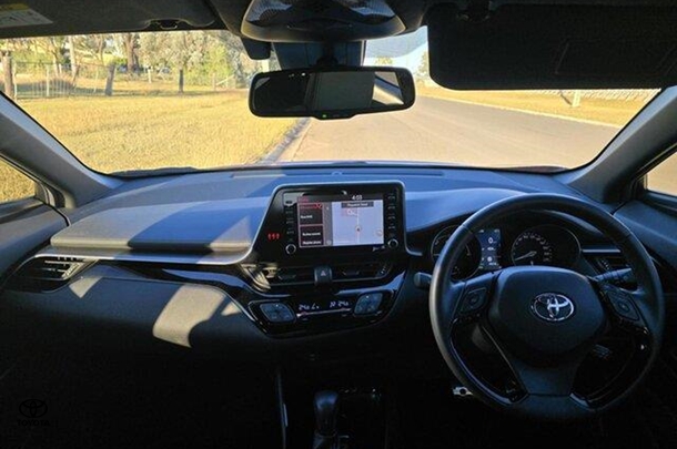 2021 Toyota C-HR Hybrid GR-S image 15