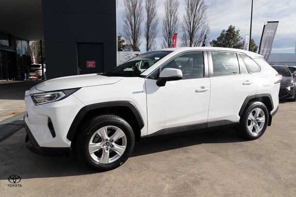 2021 Toyota RAV4 Hybrid GX AWD image 3