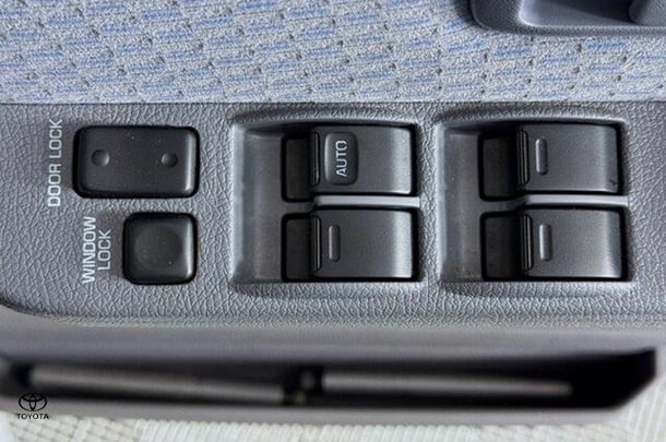 2022 Toyota LANDCRUISER MILITARY GXL image 11
