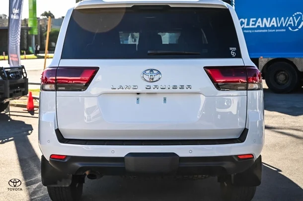 2023 Toyota Landcruiser GXL image 5