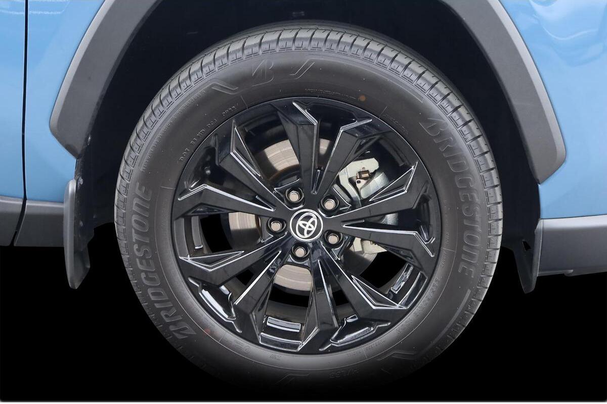 2025 Toyota RAV4 Cruiser Auto eFour image 9