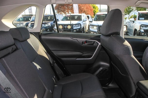 2023 Toyota Rav4 Hybrid GX image 7