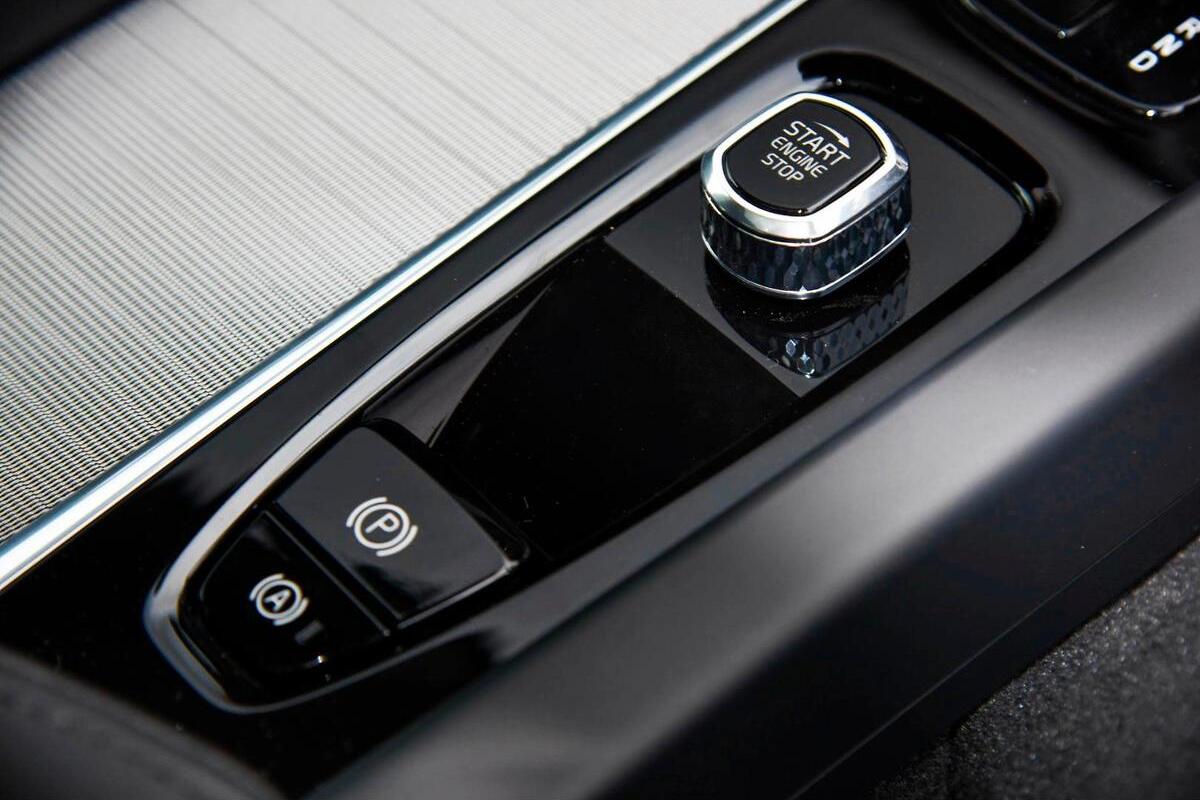 2024 Volvo XC60 Plus T8 Plug-In Hybrid Auto AWD MY25 image 13