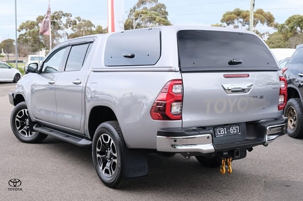 2022 Toyota Hilux SR5 image 2