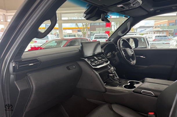 2022 Toyota Landcruiser GR-S image 10