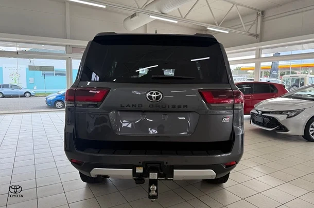 2022 Toyota Landcruiser GR-S image 5