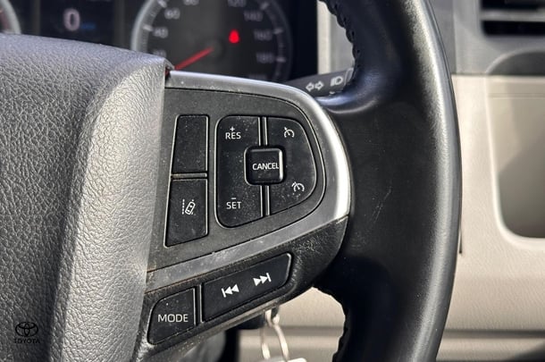 2019 Toyota HiAce LWB image 16