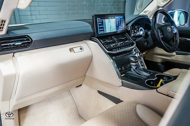 2023 Toyota Landcruiser Sahara ZX image 24