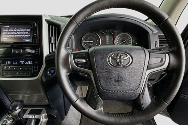 2017 Toyota LANDCRUISER GXL image 18