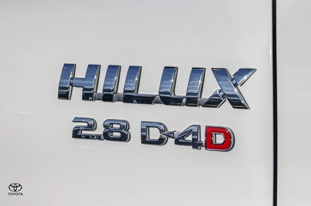 2024 Toyota HILUX SR image 13