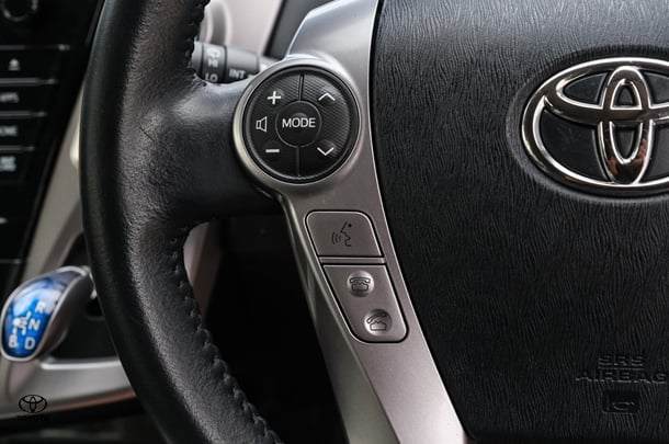 2020 Toyota Prius v L1 image 11