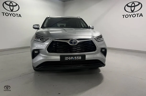2024 Toyota Kluger Hybrid AWD GRANDE image 2