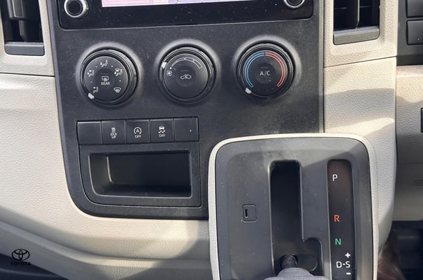 2019 Toyota HiAce LWB image 20