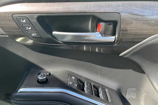 2023 Toyota Kluger Hybrid AWD GRANDE image 16