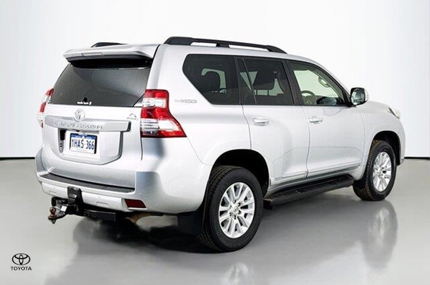 2017 Toyota Prado GXL image 9