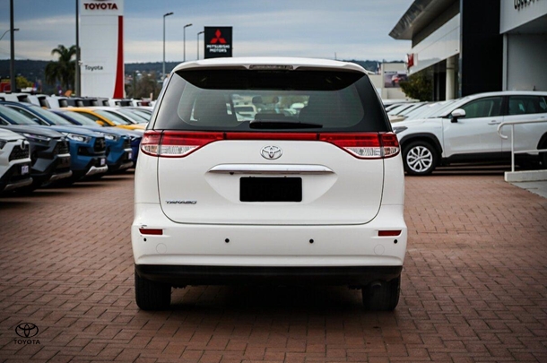 2019 Toyota Tarago GLi image 7