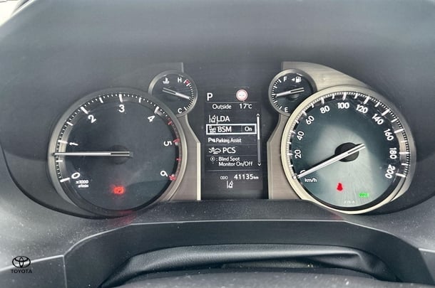 2023 Toyota Prado VX image 18