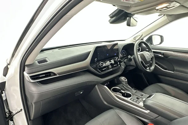 2024 Toyota Kluger Hybrid AWD GRANDE image 20