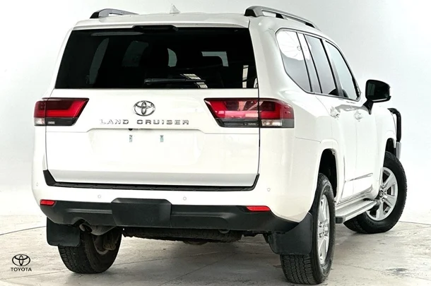 2023 Toyota Landcruiser GXL image 8