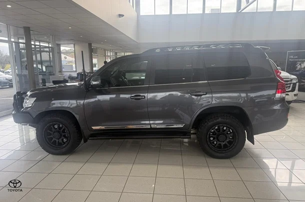 2018 Toyota Landcruiser Sahara image 4