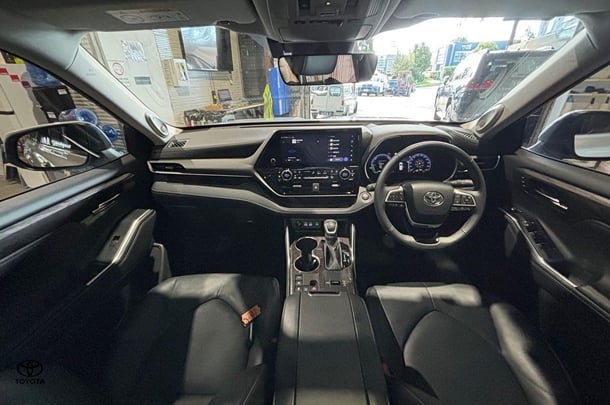 2024 Toyota Kluger Hybrid AWD GRANDE image 12