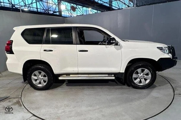 2021 Toyota Prado GX image 2