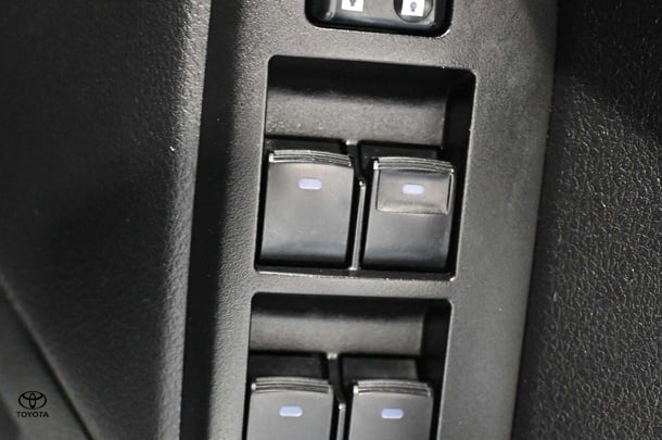 2020 Toyota Prado GXL image 17