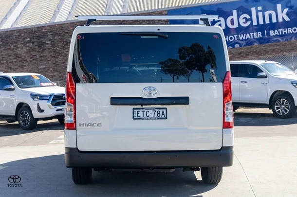 2022 Toyota HIACE LWB image 5