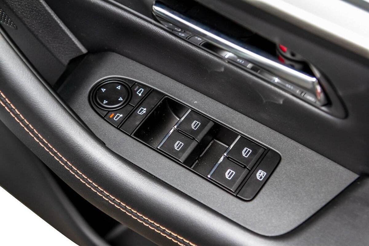 2025 Mazda CX-90 G50e Touring KK Auto i-ACTIV AWD image 16