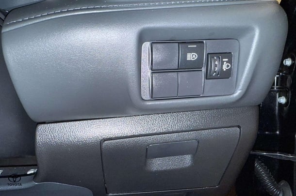 2021 Toyota Kluger Hybrid GX AWD image 17