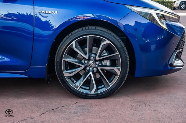 2024 TOYOTA Corolla Hatch Hybrid ZR image 11