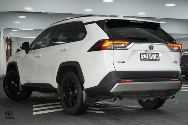 2023 Toyota RAV4 Hybrid Cruiser 2WD image 3