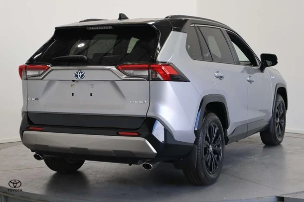 2022 Toyota RAV4 Hybrid XSE (2WD) image 5